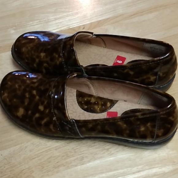 Born Leopard Print Shoe size 9 NWOT - Picture 2 of 5